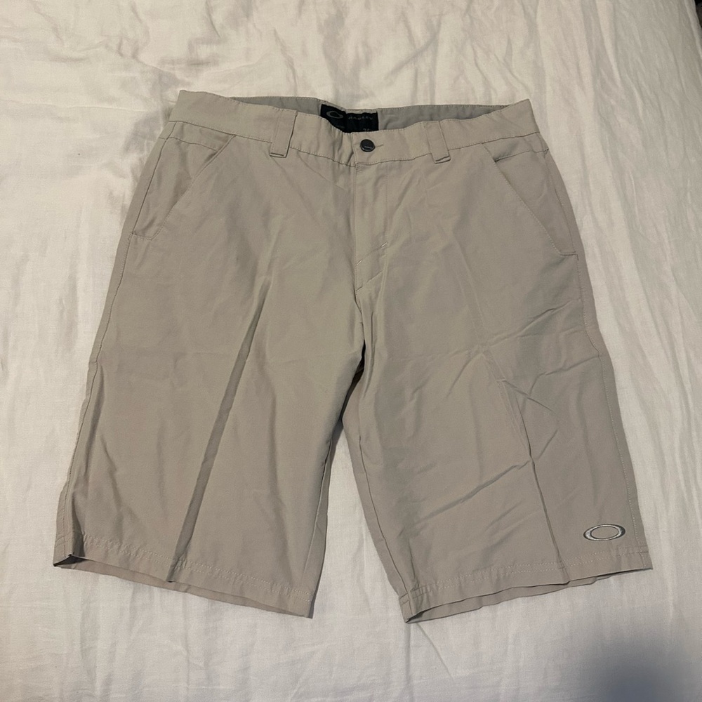 Oakley Men's Beige Flat Front Shorts